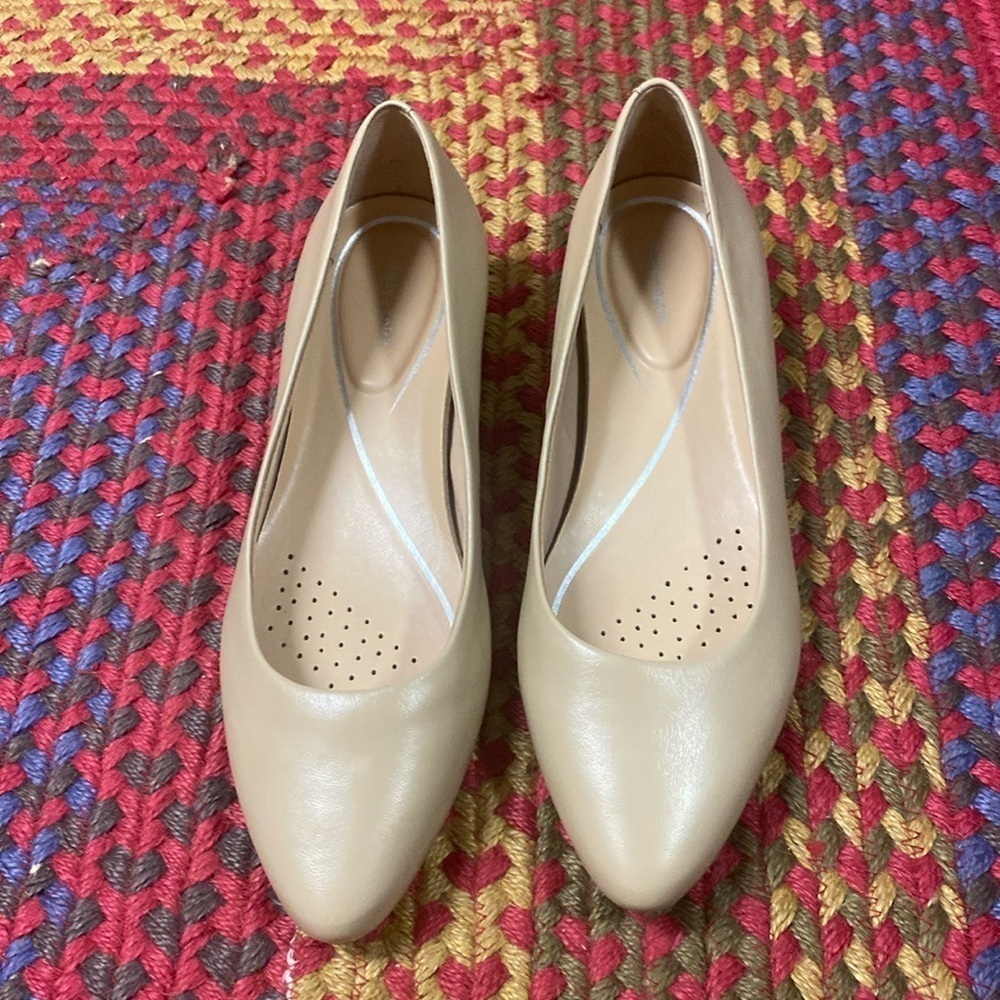 Easy Spirit Caldise Medium Natural Heeled Ballet Flats Size 7W